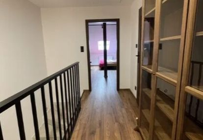 Dwupoziomowe mieszkanie w markach