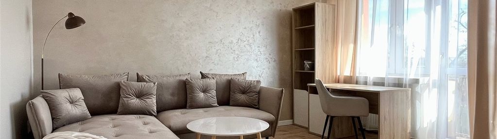 Woda, śmieci i ogrzewanie w cenie - duży balkon