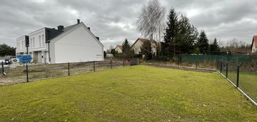 | skrajny szereg | 4 pokoje | duży ogród |