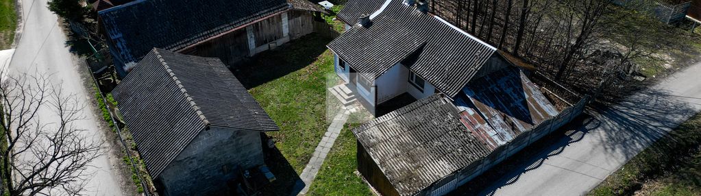 Dom z zabudowaniami | 8 arów |