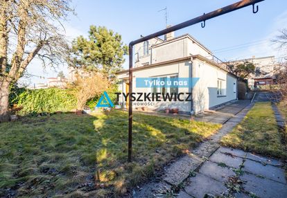 Parter domu z ogrodem, blisko morza.