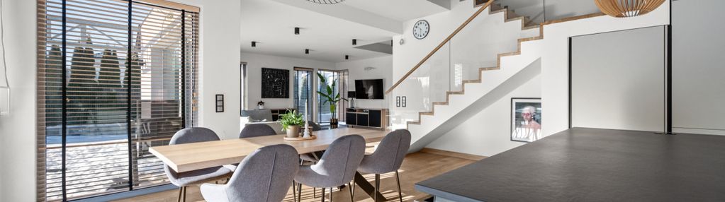 Dom wolnostojący, wysoki standard, suchy dwór