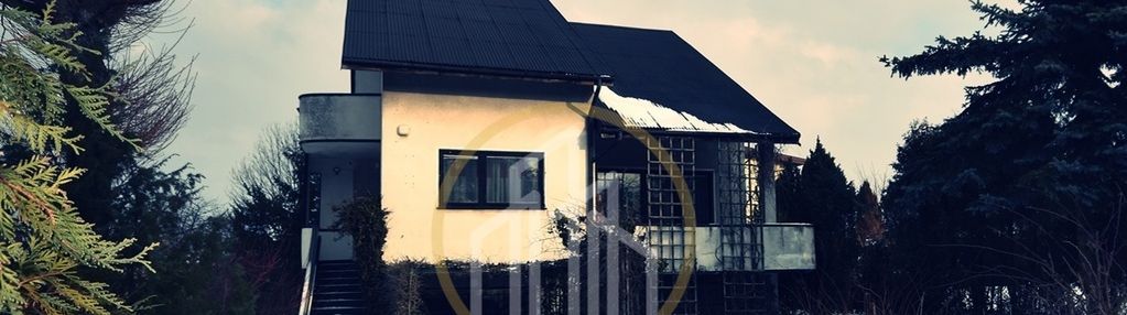 Duży dom wolnostojący