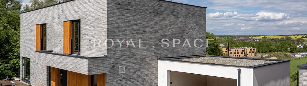 Dom z działką widokową otoczony zielenią