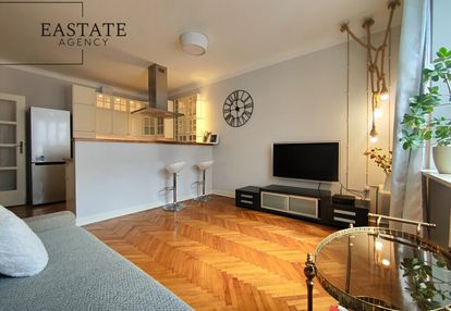 Centrum/kamienica po remoncie/wysokość 3,60/airbnb