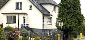 Sprzedam parter domu z ogrodem i garażem.