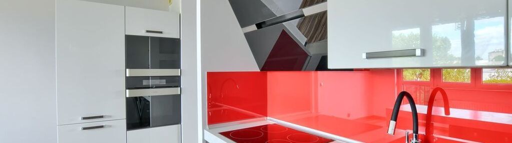 3 pokoje, 1 piętro, teren ogrodzony.