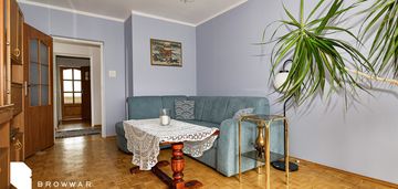 3 pokoje z oddzielną kuchnią i balkonem