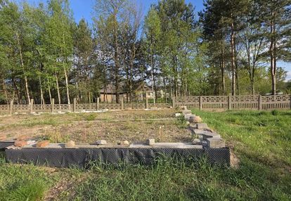 Działka 4657 m²  fundamentami pod budowę