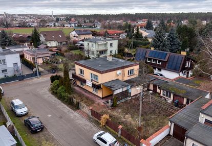 Wolnostojący dom w białych błotach