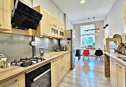 Przestronne | 82 m² | 2 piętro | 3 pokojowe | kamienica w centrum