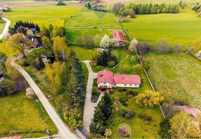 Stadnina koni, hodowla zwierząt, dom na wsi