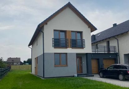 Nowoczesny dom w zabudowie bliźniaczej z garażem