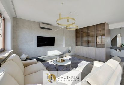 4 pokoje i wysoki standard i czarny dwór