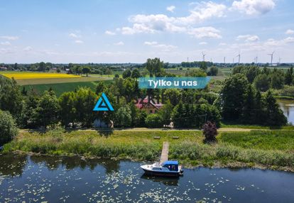 Dom nad rzeką z własną przystanią