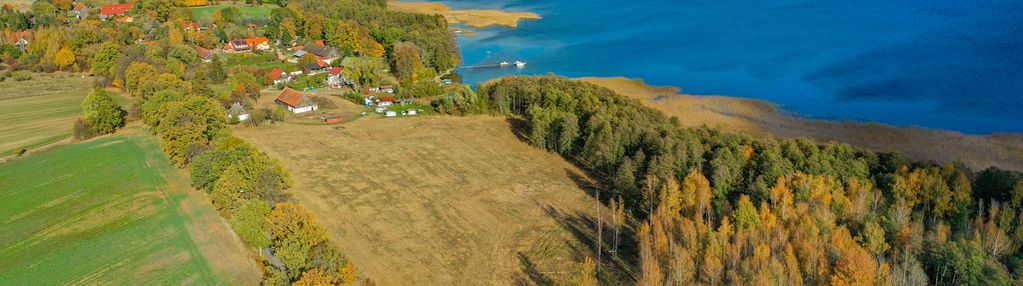 Teren inwestycyjny z linią brzegową jezioro mamry