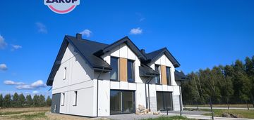 Bliźniak przy lesie! 4 sypialnie, pompa ciepła,