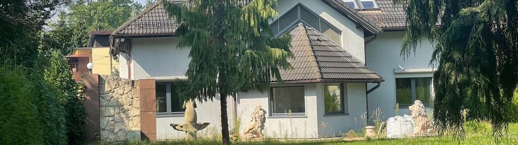 Willa z dużym ogrodem i garażem na dwa samochody