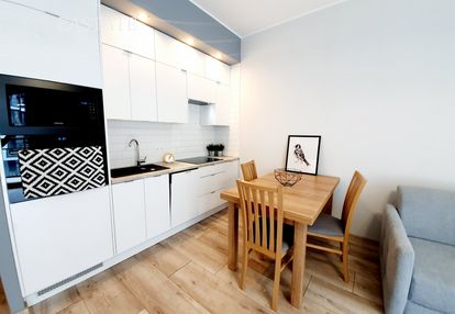 Apartamentowiec/ klimatyzacja/ świetna komunikacja