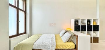 2 kawalerki w odrestaurowanej kamienicy w centrum