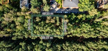 Cicha leśna działka z dobrym dojazdem / skm