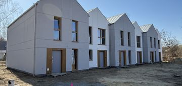 Nowoczesny segment skrajny z ogródkiem - inwestycj