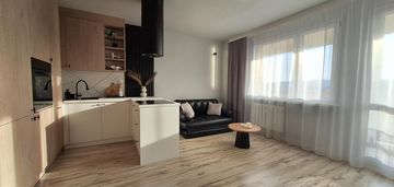 Ładne mieszkanie z dużym balkonem do wejścia