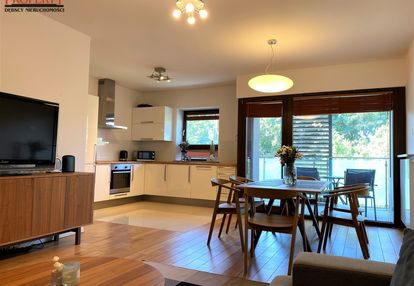 Komfortowy apartament w centrum łodzi obok parku.