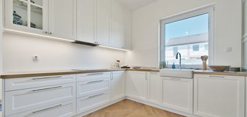 Przestrzeń, cisza i komfort w eleganckim bliźniaku