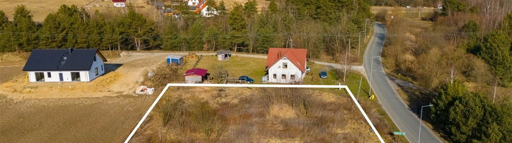 Uzbrojona działka_droga gminna asfaltowa_las