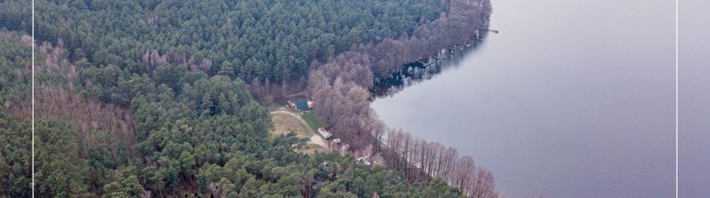 Działka budowlana nad jeziorem objęta mpzp