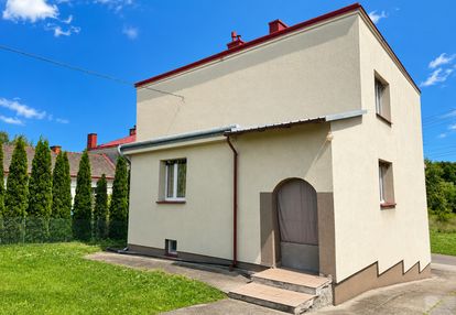 Dom orzechowce, ogród ze stodołą