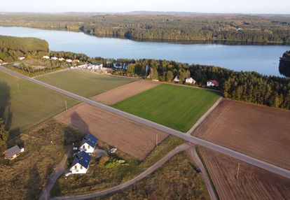 Urokliwy dom nad jeziorem żuromino