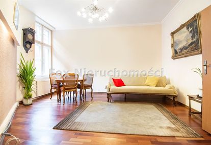 Klimatyczne 3 pokoje w zadbanej kamienicy -centrum