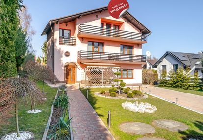 Dom gotowy do zamieszkania z pięknym ogrodem