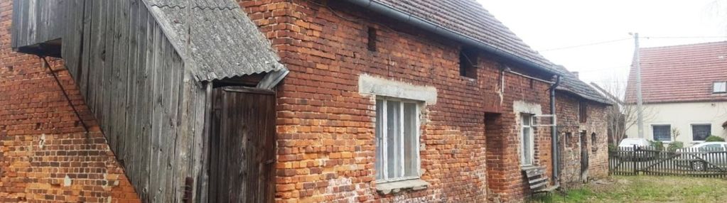 Dom z cegły na sprzedaż na wsi z dużą działką.