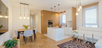 3 pokoje, 3 strony swiata. balkon. garaż