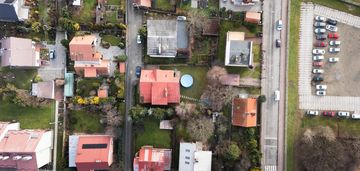 Trzykondygnacyjny dom z potencjałem w nysie.