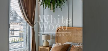 Nowoczesny bliźniak w pierwoszynie blisko morza