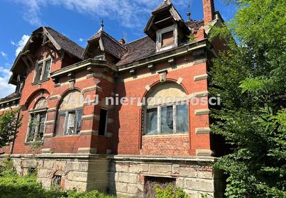 Przedwojenny dom typu willa w kątach wrocławskich