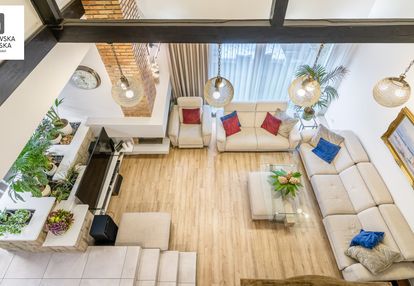 4 sypialnie, 2 łazienki dodatkowy pokój "klubowy".