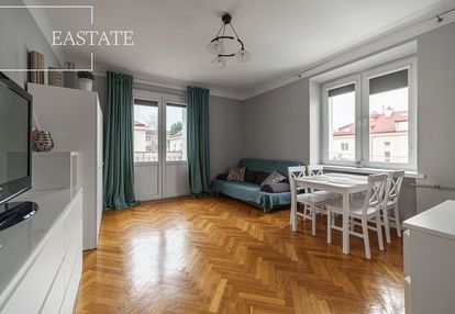 Jasne mieszkanie w kamienicy | blisko skm i parku