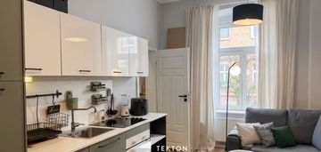 Stylowa kawalerka fabryczna i gotowa do zamieszkan