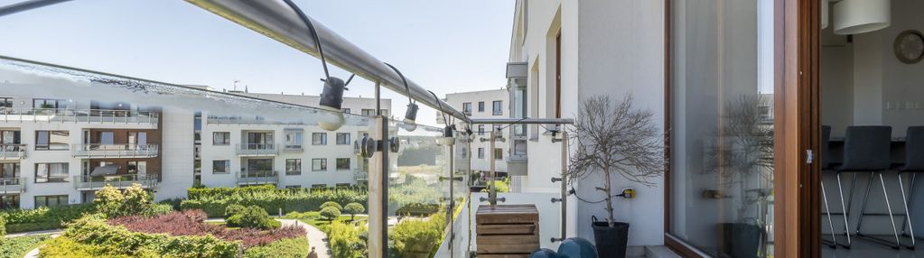 Wygodne mieszkanie osadzone w nowoczesnej enklawie