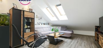 Dwupoziomowe mieszkanie z antresolą i balkonem