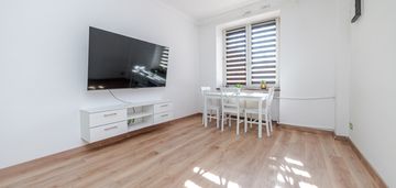 3 pokoje z osobną kuchnią  i  budynek z cegły