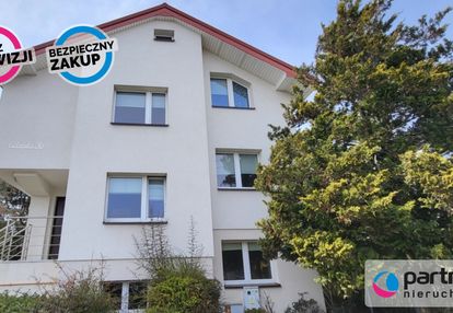 Dom podzielony na 2 mieszkania oraz dom w ogrodzie