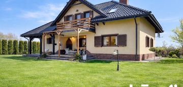 Dom klasy premium z prywatnym wejściem do lasu