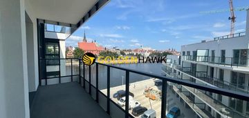 Apartament nad odrą z tarasem i widokiem na rzekę.