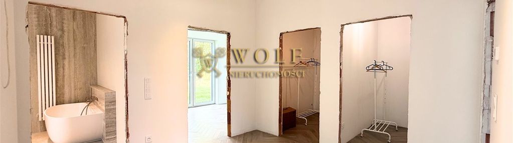 Dom parterowy w otoczeniu zieleni- zbrosławice